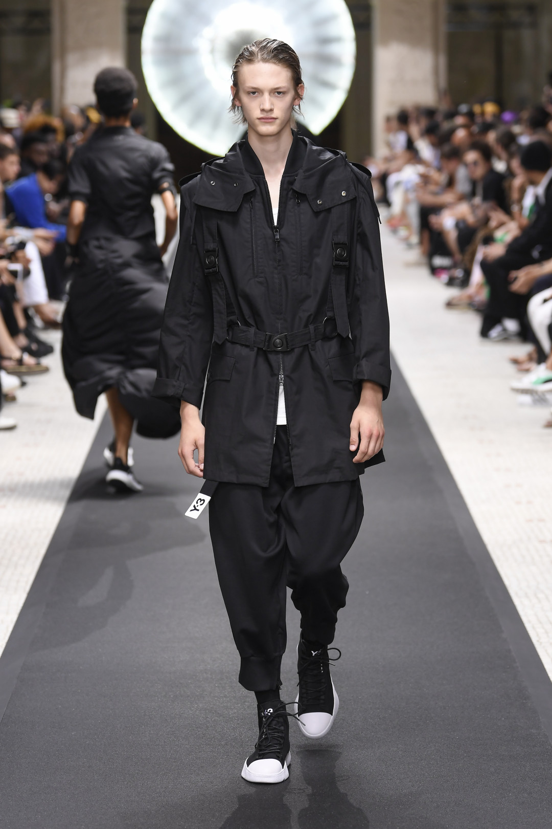 Y-3 2019年春夏コレクション