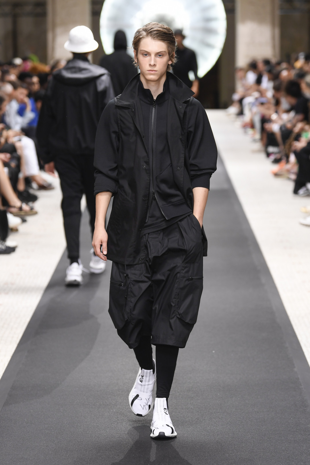 Y-3 2019年春夏コレクション