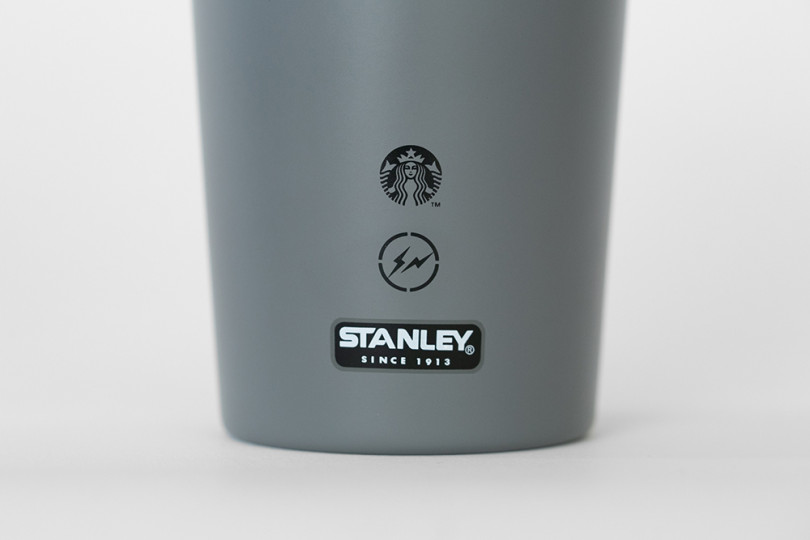 「ステンレスボトル フラグメント×STANLEY グレー 236ml」（4,000円）