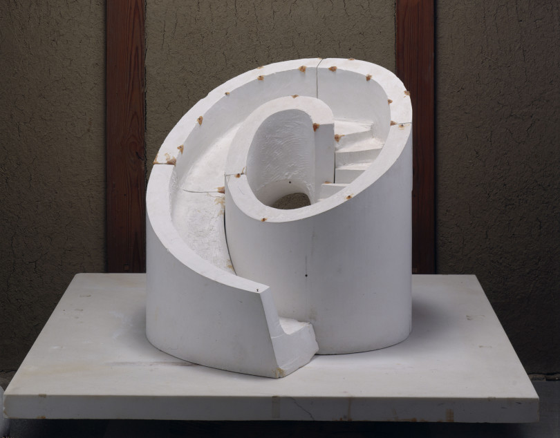 イサム・ノグチ《スライド・マントラの模型》 1966-88年 石膏 イサム・ノグチ庭園美術館（ニューヨーク）蔵（公益財団法人イサム・ノグチ日本財団に永久貸与）