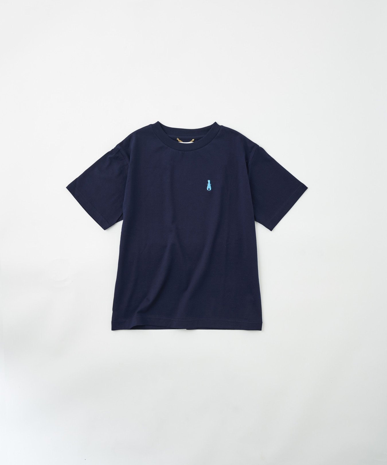 「ピーターラビット™ワンポイント刺繍Tシャツ」（9,000円）