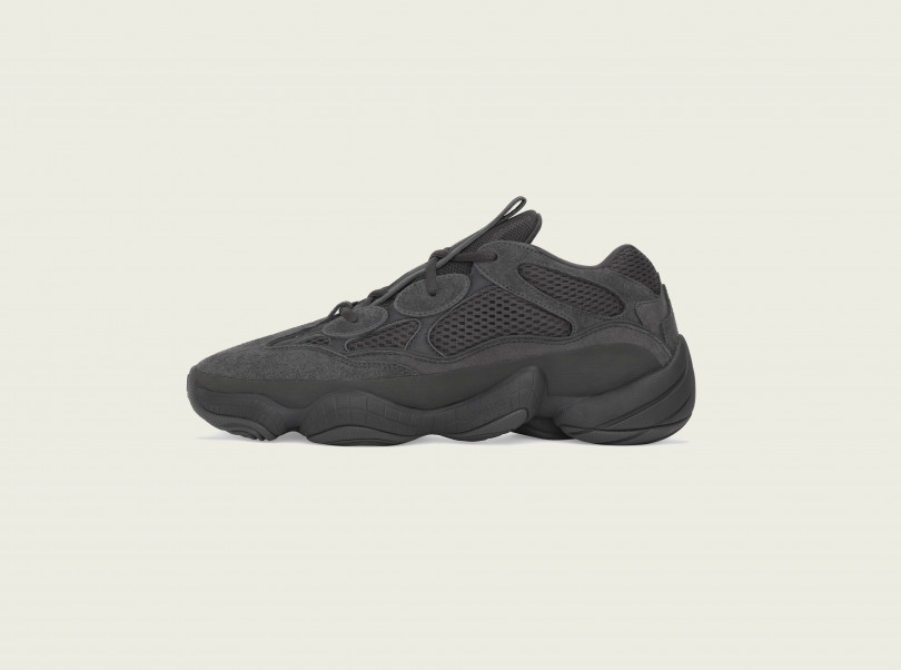 「YEEZY 500 UTILITY BLACK」が登場