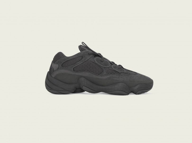 「YEEZY 500 UTILITY BLACK」が登場