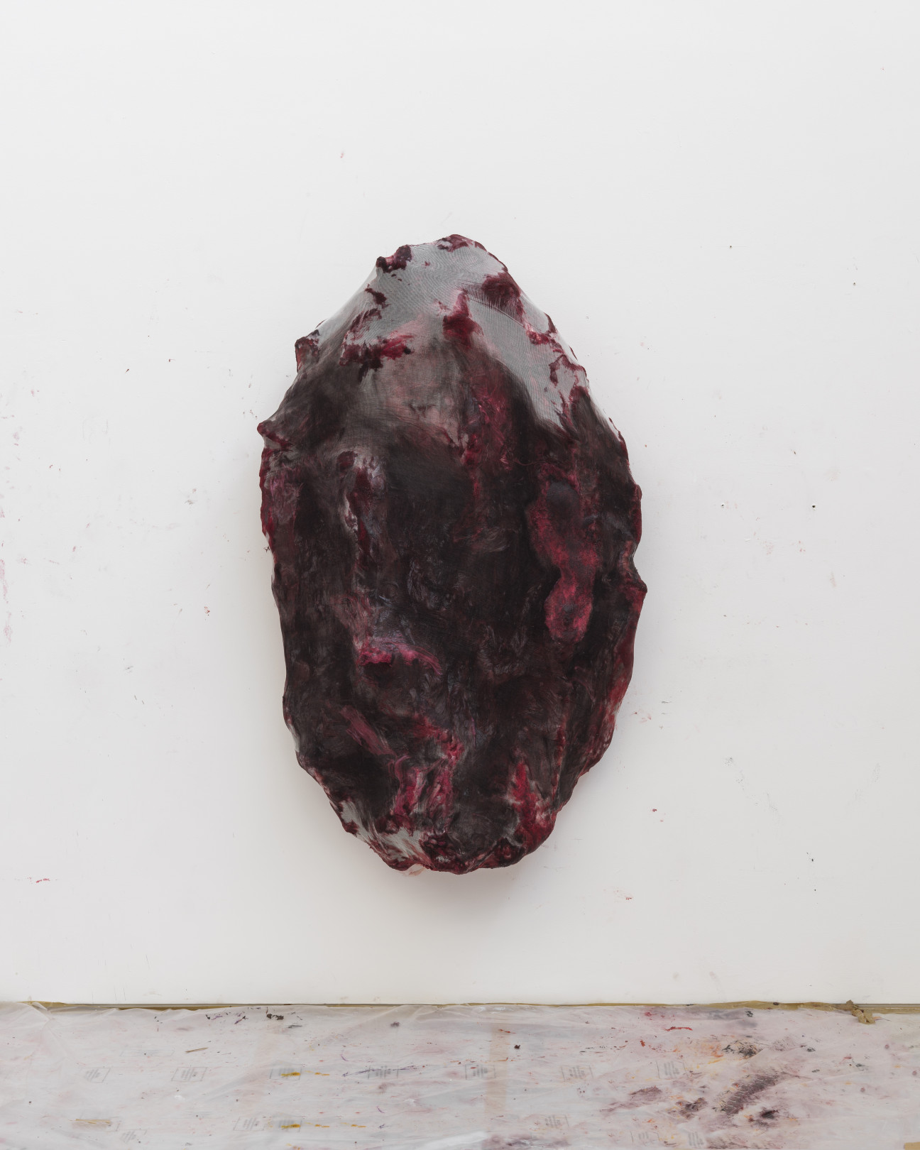 「I looking in at me」2016 / Silicone, fibreglass and gauze, 195 x 105 x 50 cm  / © Anish Kapoor, 2018 / Courtesy of SCAI THE BATHHOUSE「I looking in at me」2016