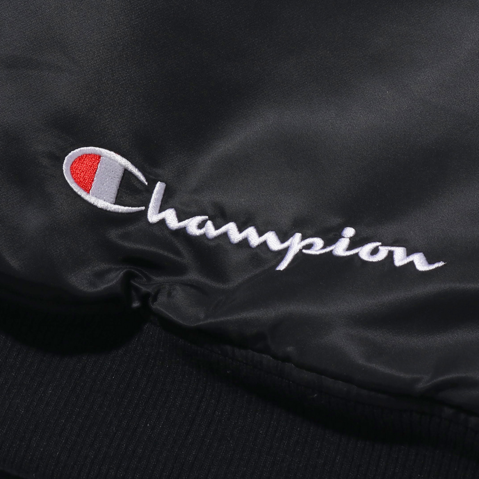 「CHAMPION x ATMOS LAB SATIN BASEBALL JACKET」（1万7,000円）