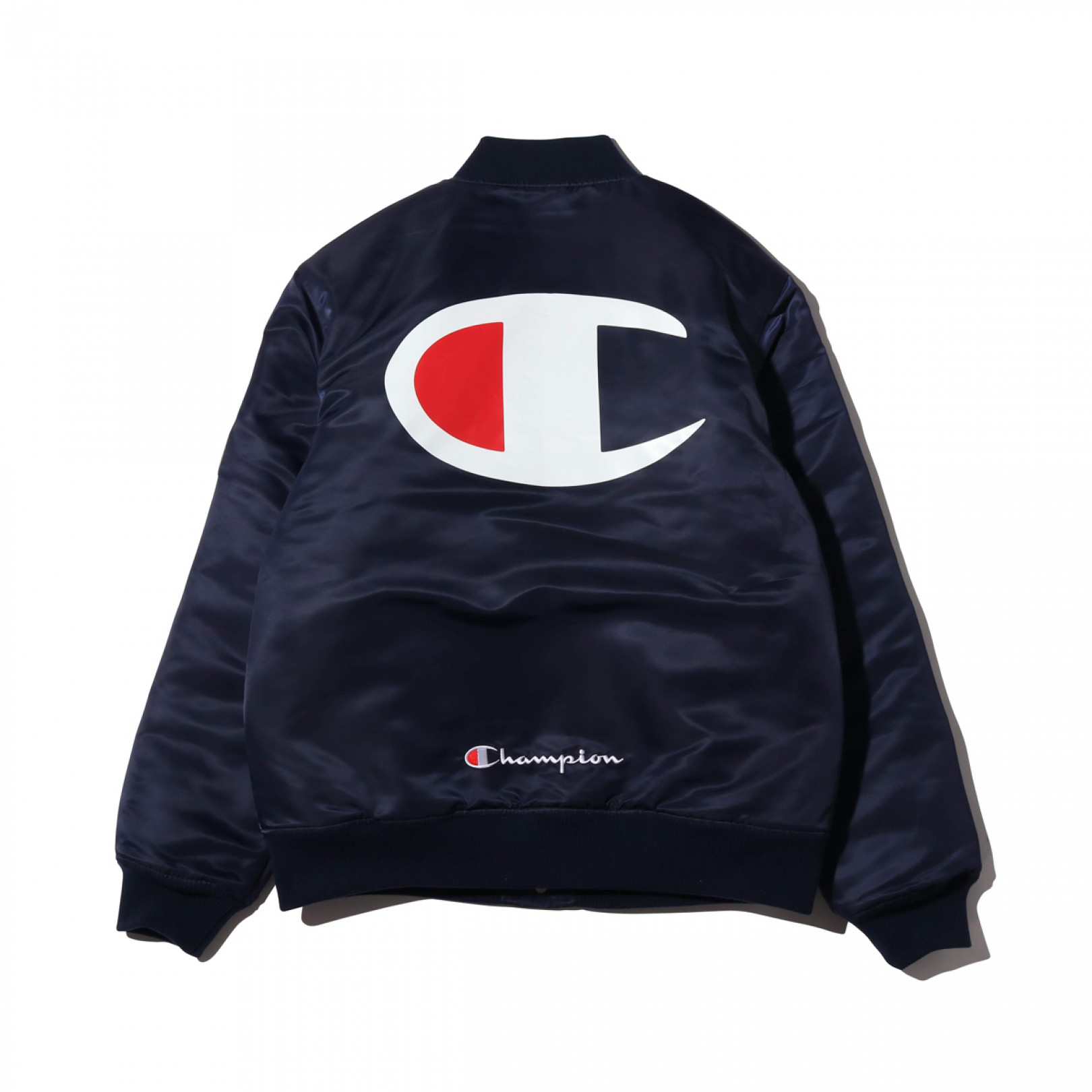 「CHAMPION x ATMOS LAB SATIN BASEBALL JACKET」（1万7,000円）