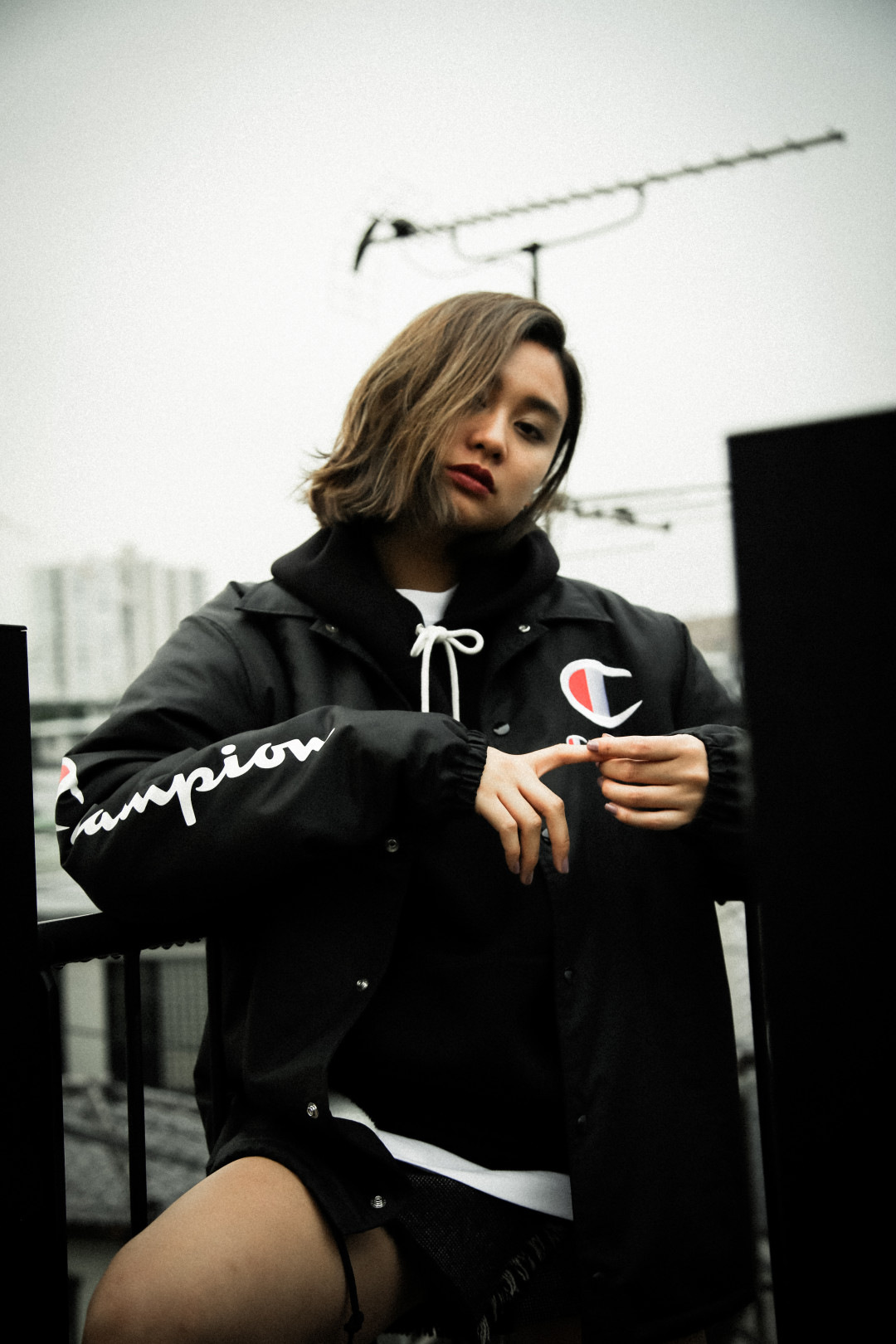 アトモス ラボ（ATMOS LAB）とチャンピオン（CHAMPION）による初のコラボレーションアイテムが登場。