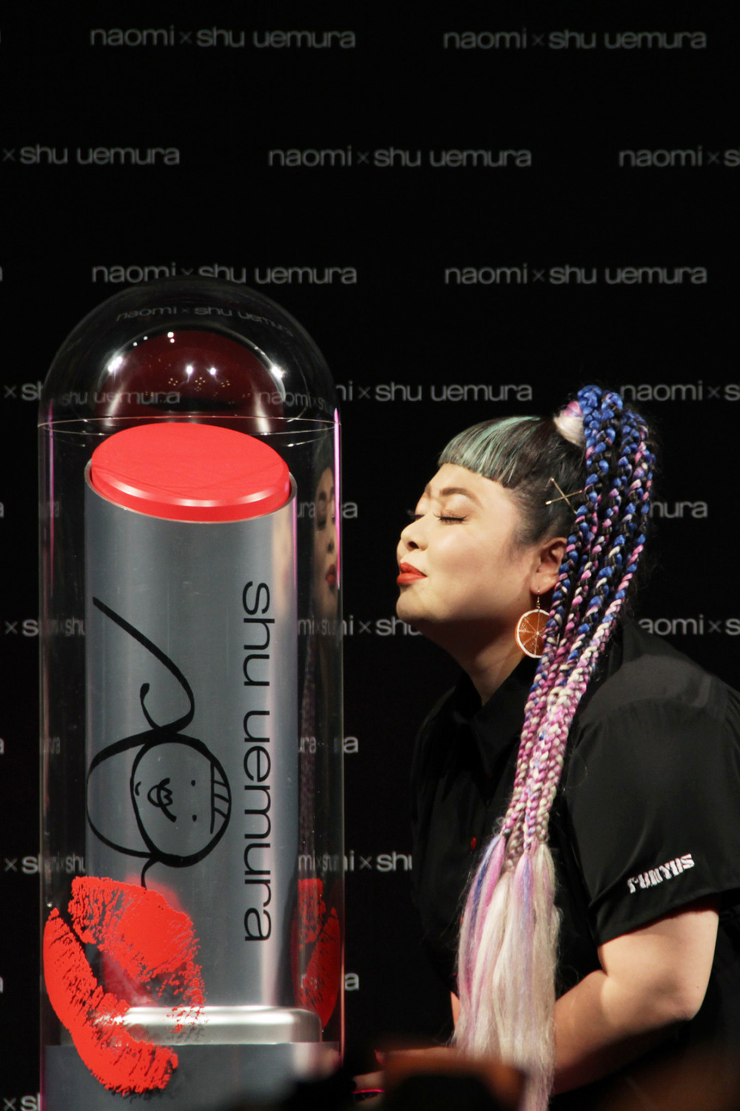 シュウウエムラアンバサダーのnaomi x shu uemura 限定リップコレクション発売記念イベントでの渡辺直美さん