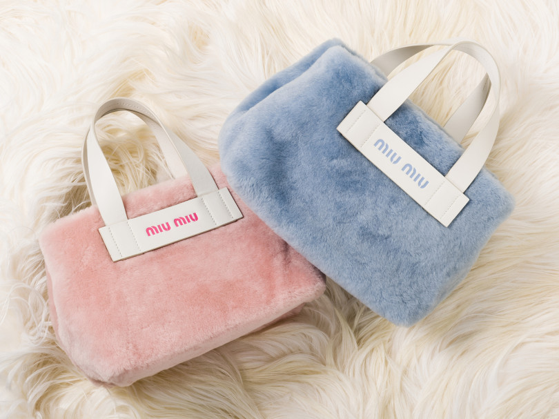 「ハンドバッグ」（17万3,000円）左：ピンク×ホワイト、右：ライトブルー×ホワイト
