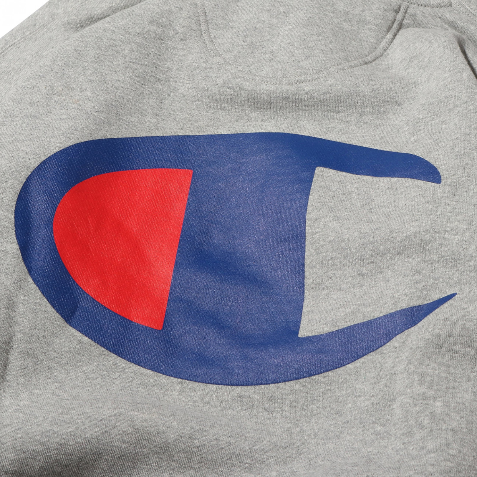 「CHAMPION x ATMOS LAB P/O HOODED SWEATSHIRT」（1万3,000円）