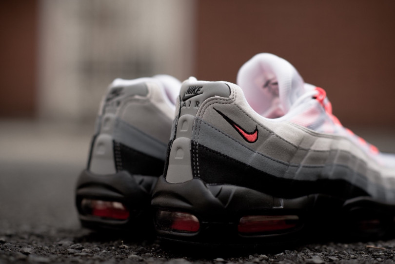 「NIKE AIR MAX 95 OG -SOLAR RED-」（1万6,000円）