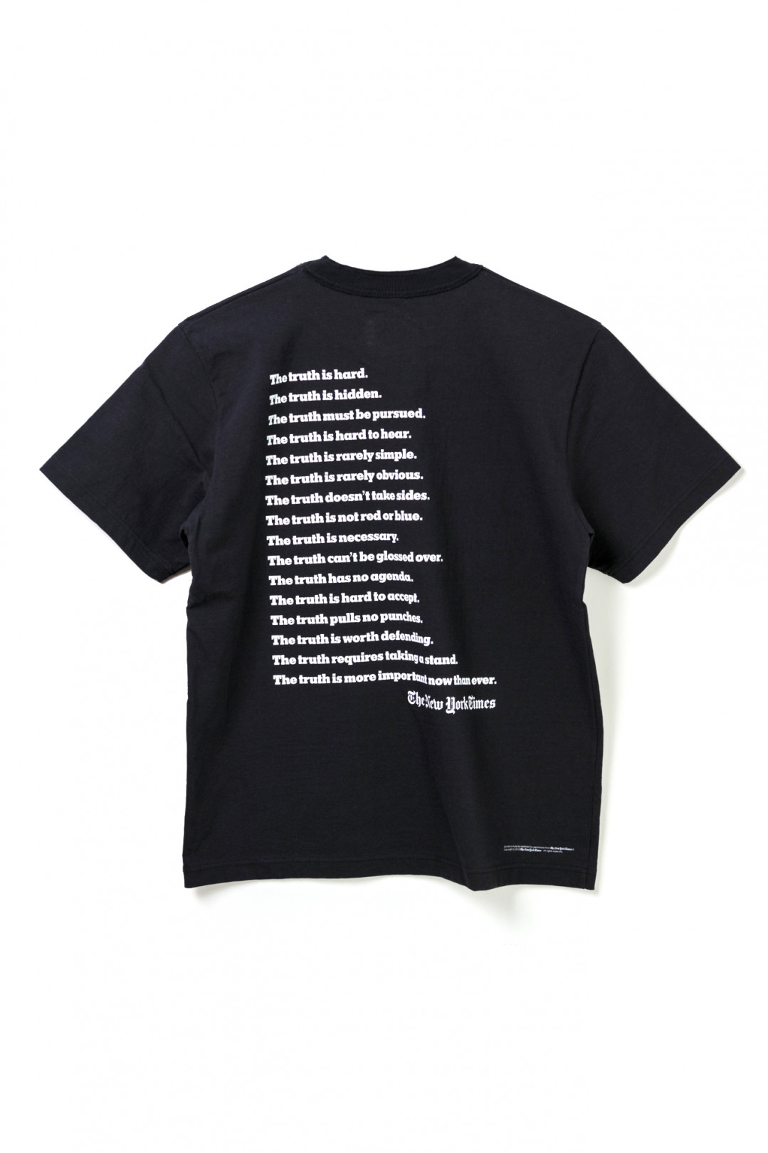 “Truth”Tシャツ（ ネイビー / 1万8,000円）