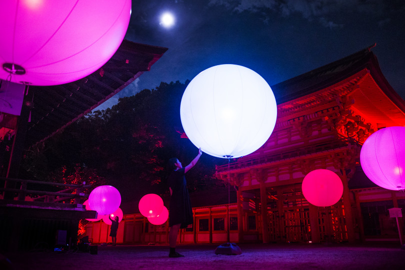 『呼応する球体 – 下鴨神社 糺の森 / Resonating Spheres – Forest of Tadasu at Shimogamo Shrine』