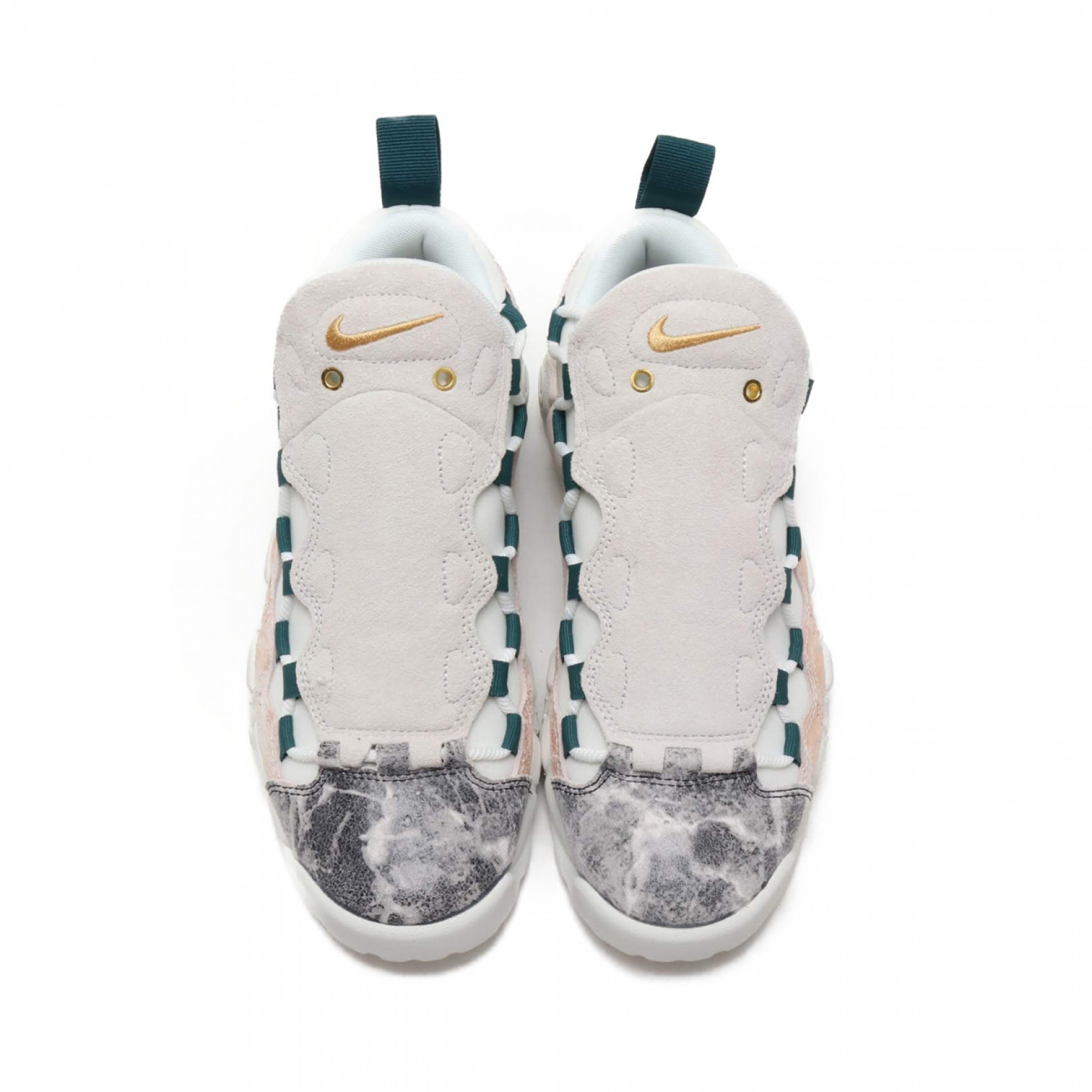 NIKE W AIR MORE MONEY LX（1万8,000円）