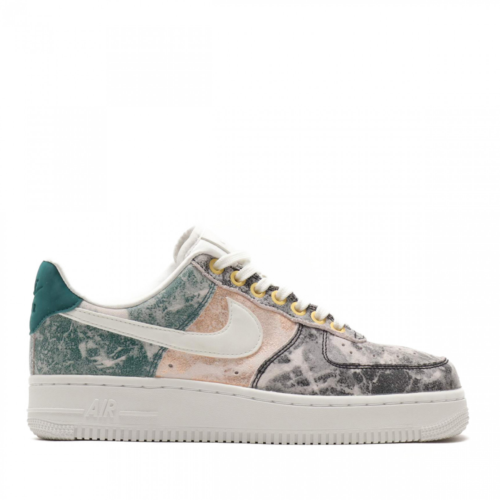 NIKE WMNS AIR FORCE 1 '07 LXX（1万3,000円）