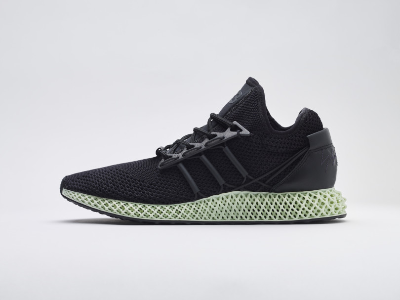 「Y-3 ランナー 4D（Y-3 RUNNER 4D）」（7万円）