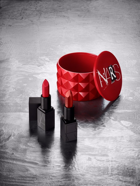 「NARS リトルフェティッシュ 8379」（オーデイシャスリップスティック 9472（⽇本発売終了⾊）、9497 各2.3g／2,900円）※11月22日数量限定発売／セミセルフ店舗限定発売