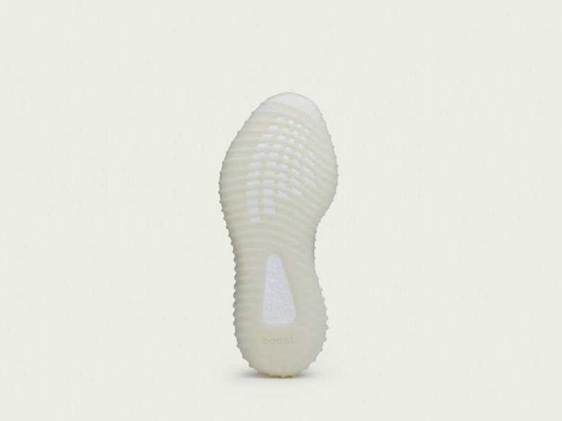 YEEZY BOOST 350 V2 TRIPLE WHITE（2万8,000円）