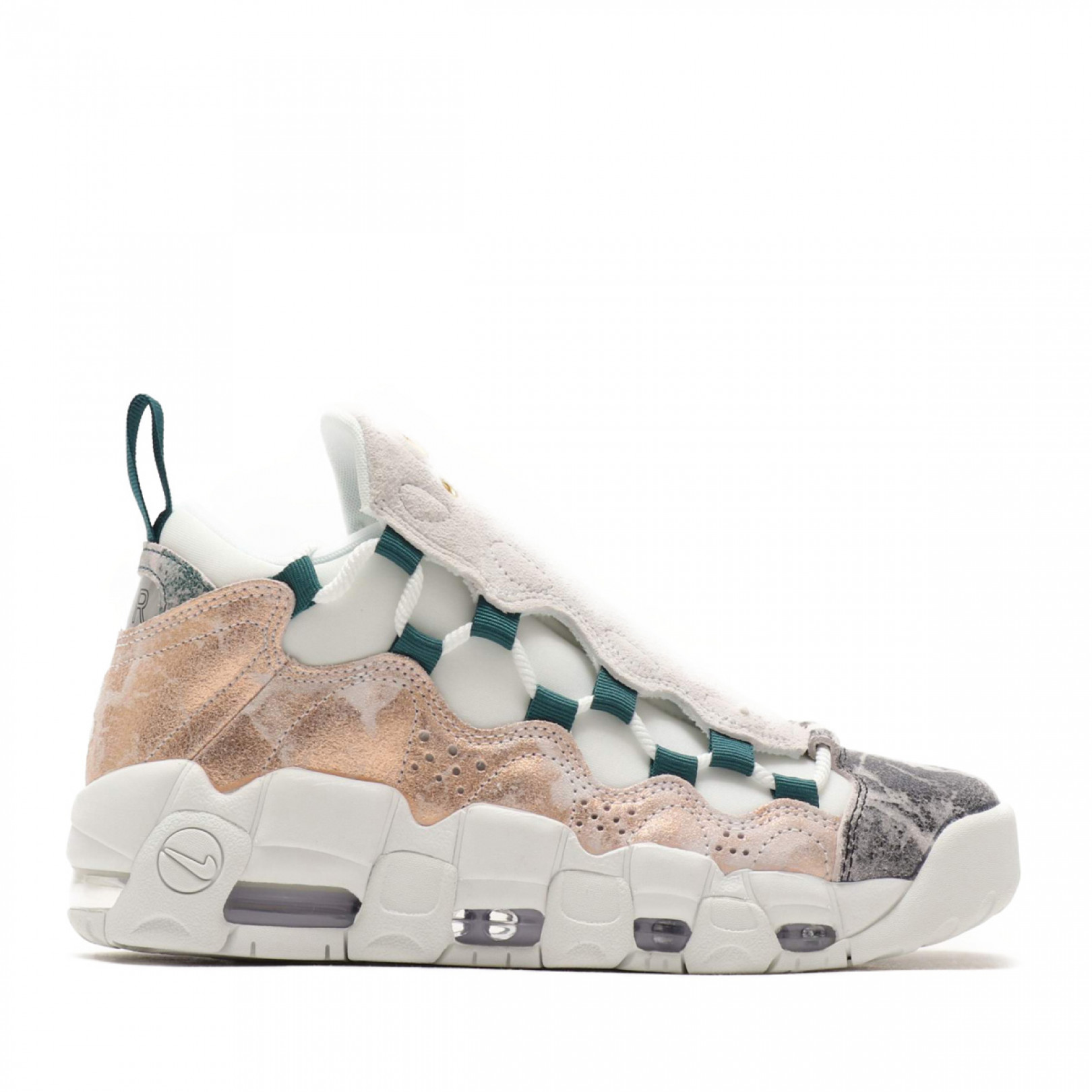 NIKE W AIR MORE MONEY LX（1万8,000円）