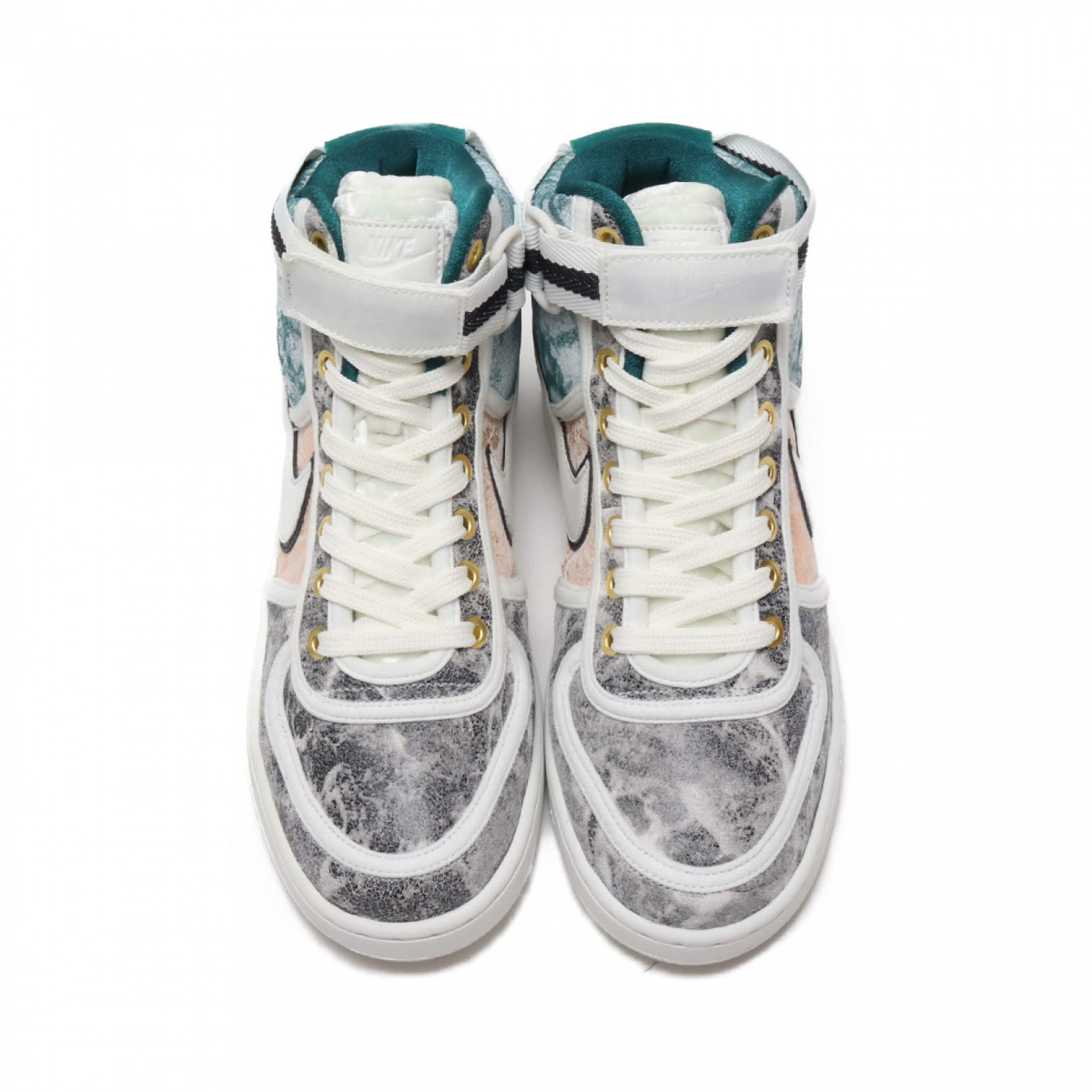 NIKE W VANDAL HI LX（1万3,000円）