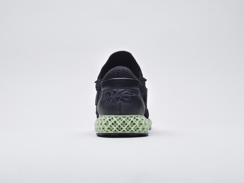 「Y-3 ランナー 4D（Y-3 RUNNER 4D）」（7万円）