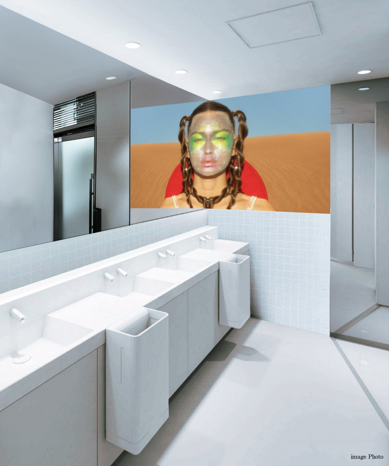 ラフォーレ原宿の地下1階のトイレがリニューアル。写真家・大野隼男の作品を展示中