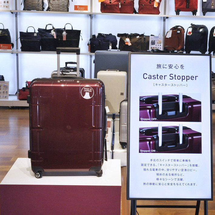 銀座三越ではエースの日本製スーツケースブランド、プロテカ（PROTECA）をラインナップの中心としたトラベルフェアを開催