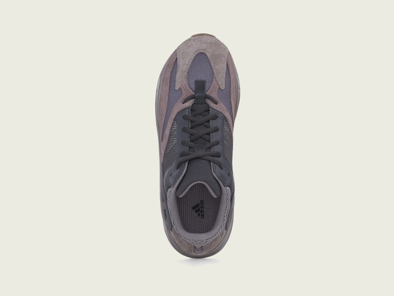 「YEEZY BOOST 700 MAUVE」（3万7,000円）