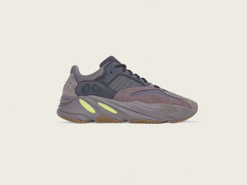 「YEEZY BOOST 700 MAUVE」（3万7,000円）