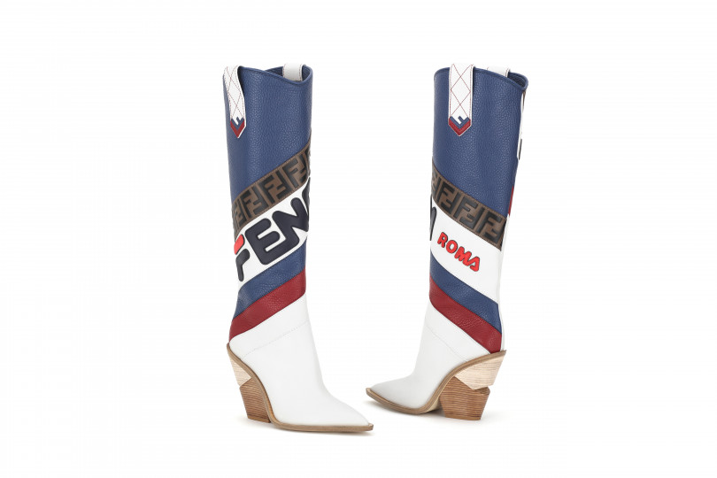 FENDI Mania Cutwalk boots（21万7,000円）