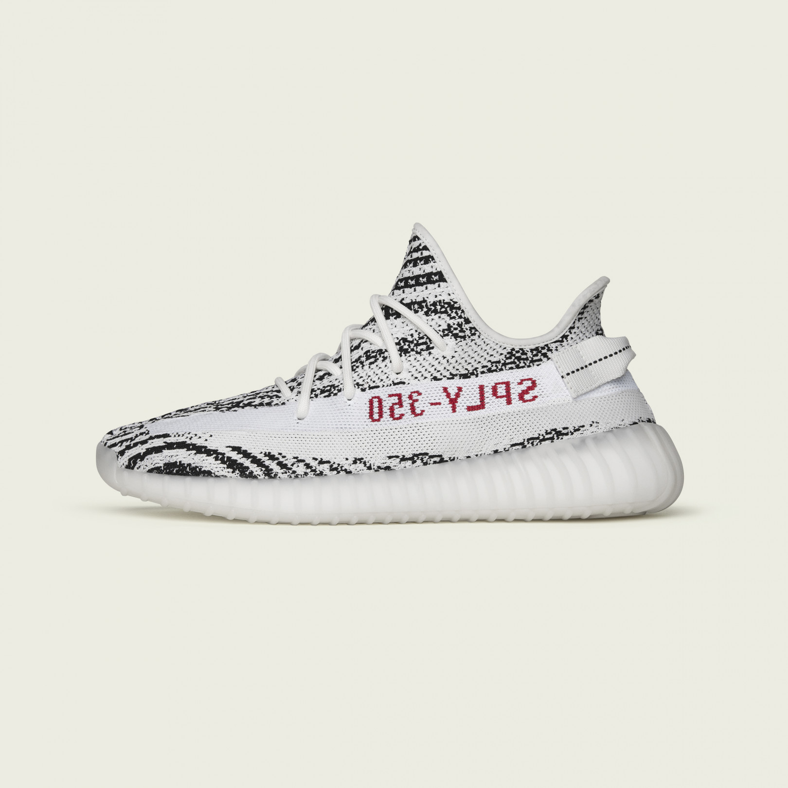 「YEEZY BOOST 350 V2 White/Core Black/Red」（2万8,000円）