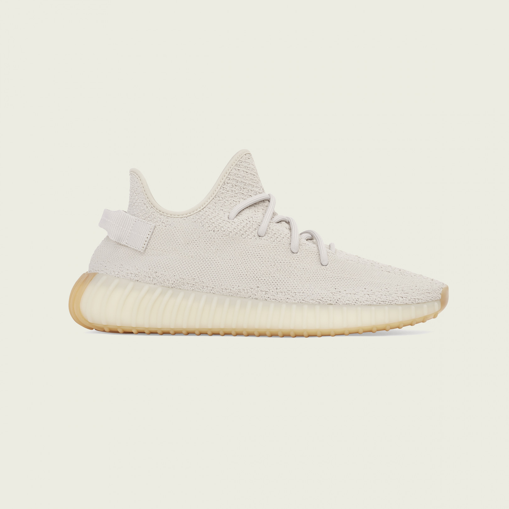 「YEEZY BOOST 350 V2 Sesami」（2万8,000円）