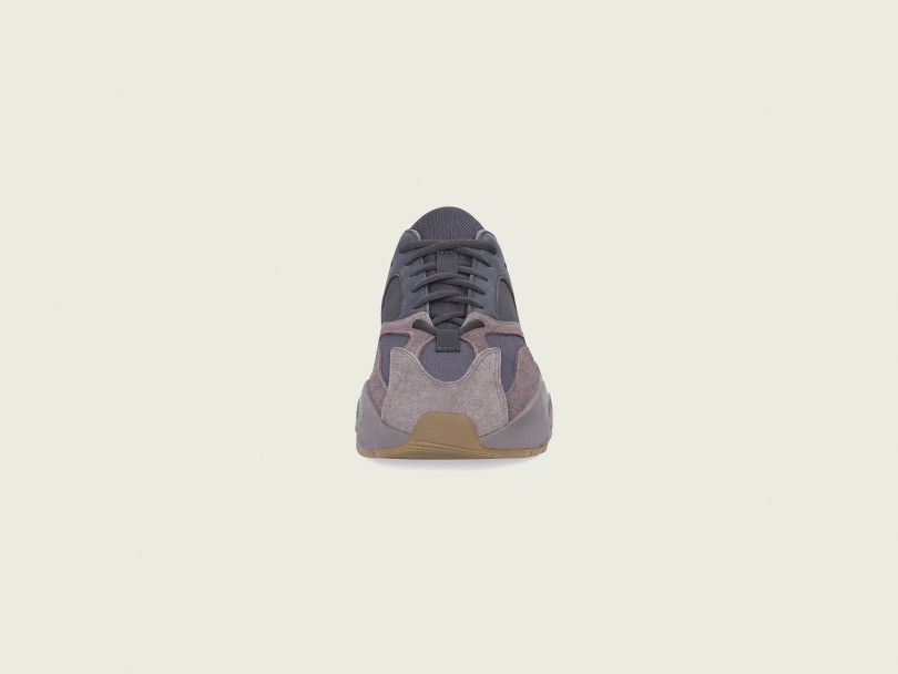 「YEEZY BOOST 700 MAUVE」（3万7,000円）