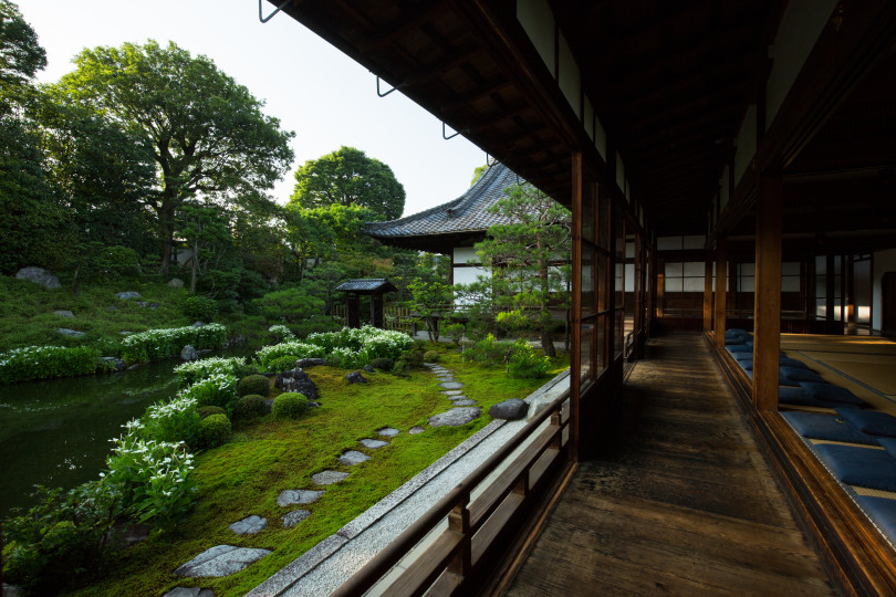 両⾜院 建仁寺⼭内