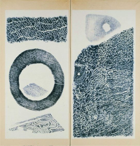 長谷川三郎《自然》 1953年、紙本墨、拓刷、二曲屏風一隻、各135.0×66.5cm、 京都国立近代美術館蔵