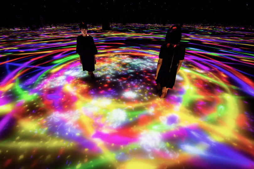 Drawing on the Water Surface Created by the Dance of Koi and People - Infinity teamLab, 2016-2018, Interactive Digital Installation, Endless, Sound: Hideaki Takahashi