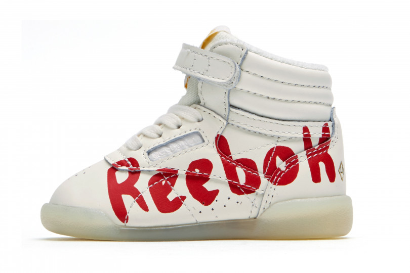 「FREESTYLE GRAPHIC TAO x Reebok（フリースタイル グラフィック タオ×リーボック）」（12.0cm～16.0cm 税込7,549円、17.0cm～25.0cm 税込8,629円）