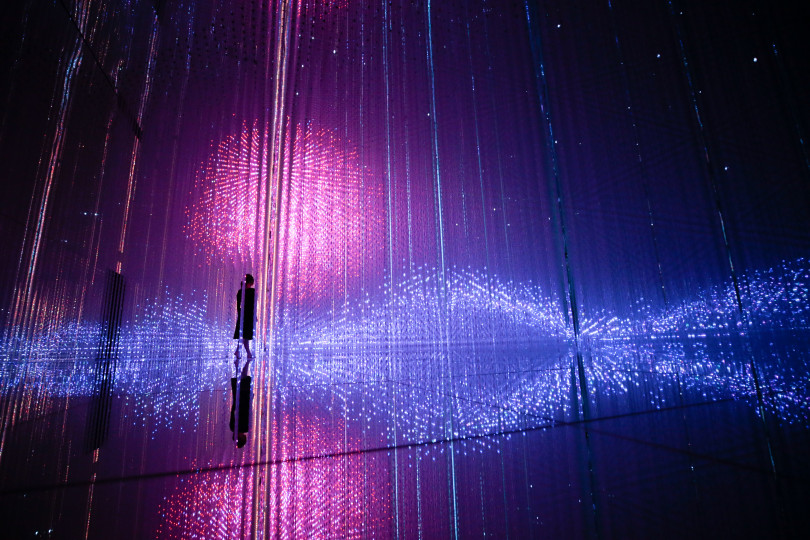 teamLab, ​The Infinite Crystal Universe​, 2015-2018, Interactive Installation of Light Sculpture, LED, Endless, Sound: teamLab