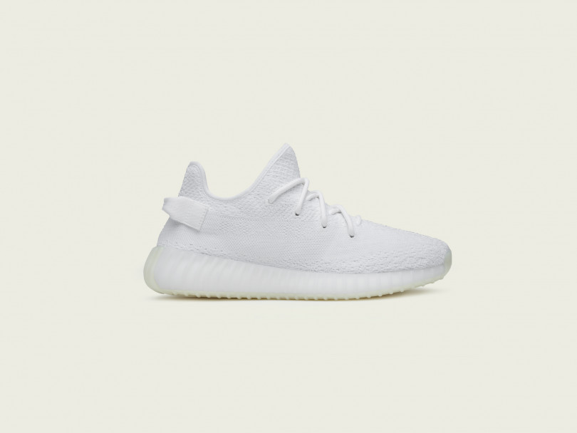 ​YEEZY BOOST 350 V2 TRIPLE WHITE（2万8,000円）