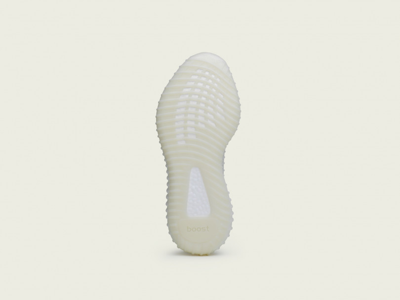 ​YEEZY BOOST 350 V2 TRIPLE WHITE（2万8,000円）