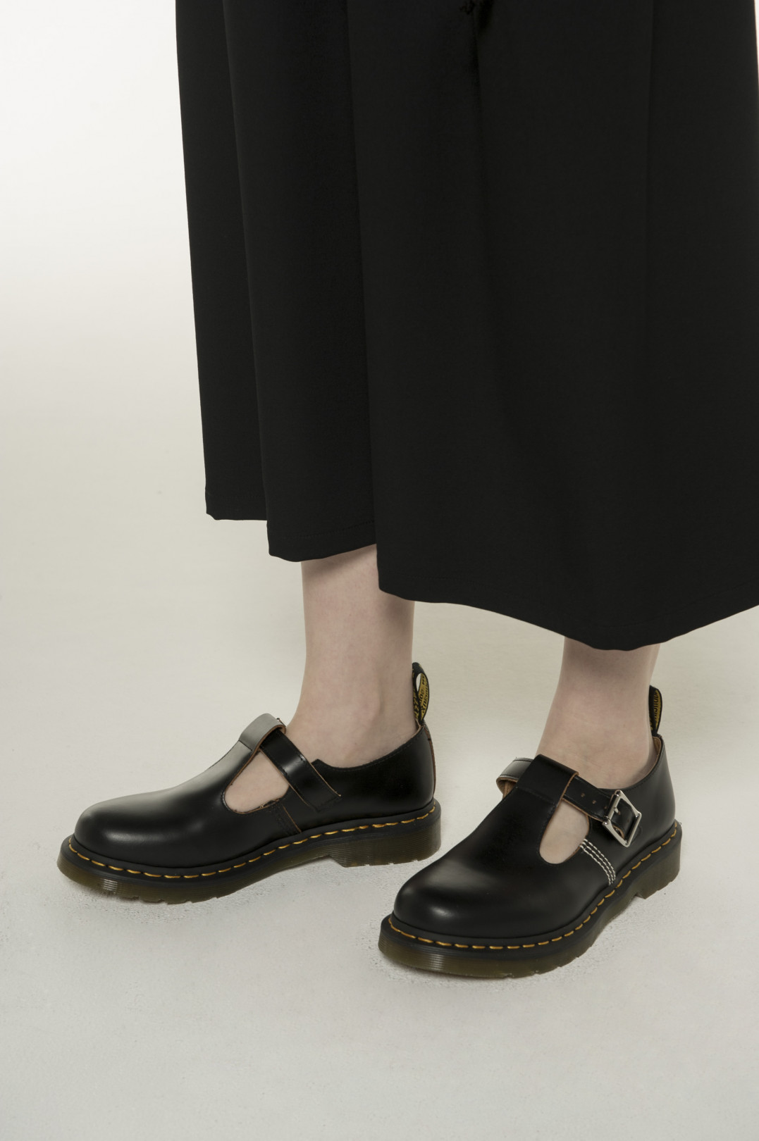 「Y’s Dr. Martens POLLEY T-BAR STRAP SHOES」（ブラック／3万8,000円）