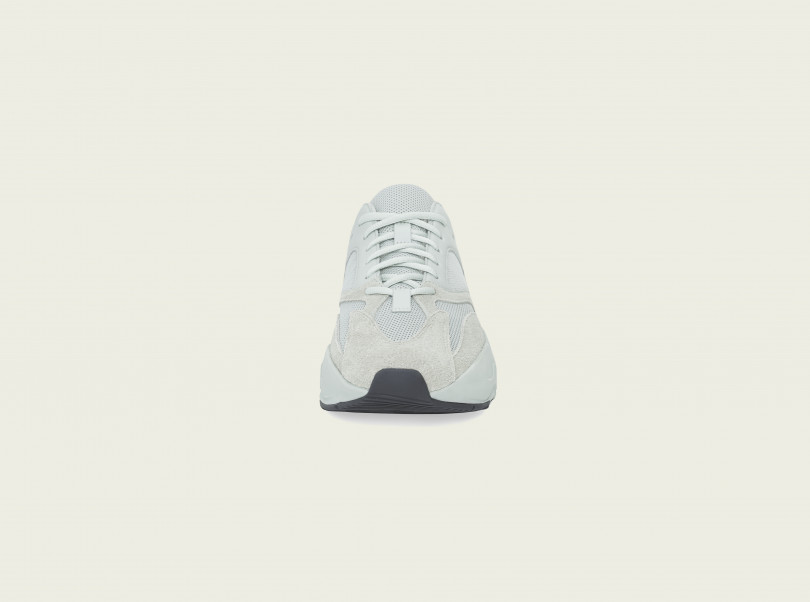 「YEEZY BOOST 700 SALT」（3万7,000円）