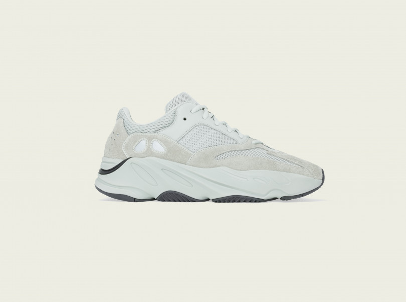 「YEEZY BOOST 700 SALT」（3万7,000円）