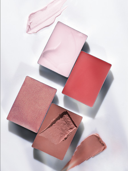 ボビイ ブラウン × ウラ ジョンソン、春のロマンティシズムに満ちたピンクのコスメコレクションを発売