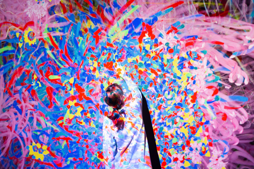 teamLab, Graffiti Flowers Bombing, 2018, Interactive Digital Installation, Endless, Sound: Hideaki Takahashi