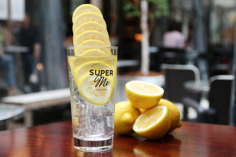 SUPER Me「スーパーレモンサワー」（税込918円、おかわり 税込540円）
