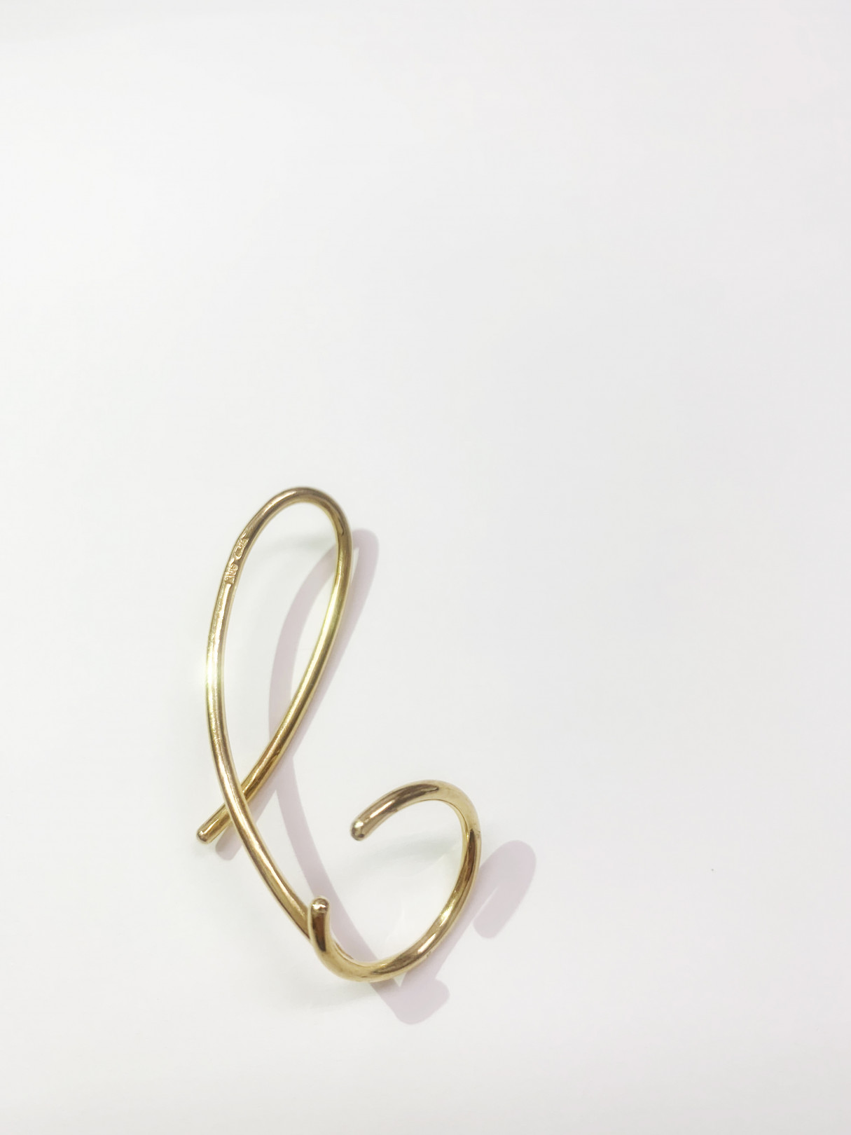 「ウインドイヤーカフ（wind ear cuff）」（2万円）