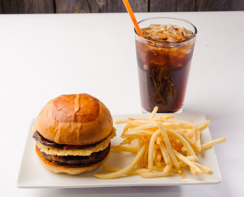 UMAMI BURGER「UMAMIセット」（税込1,491円））