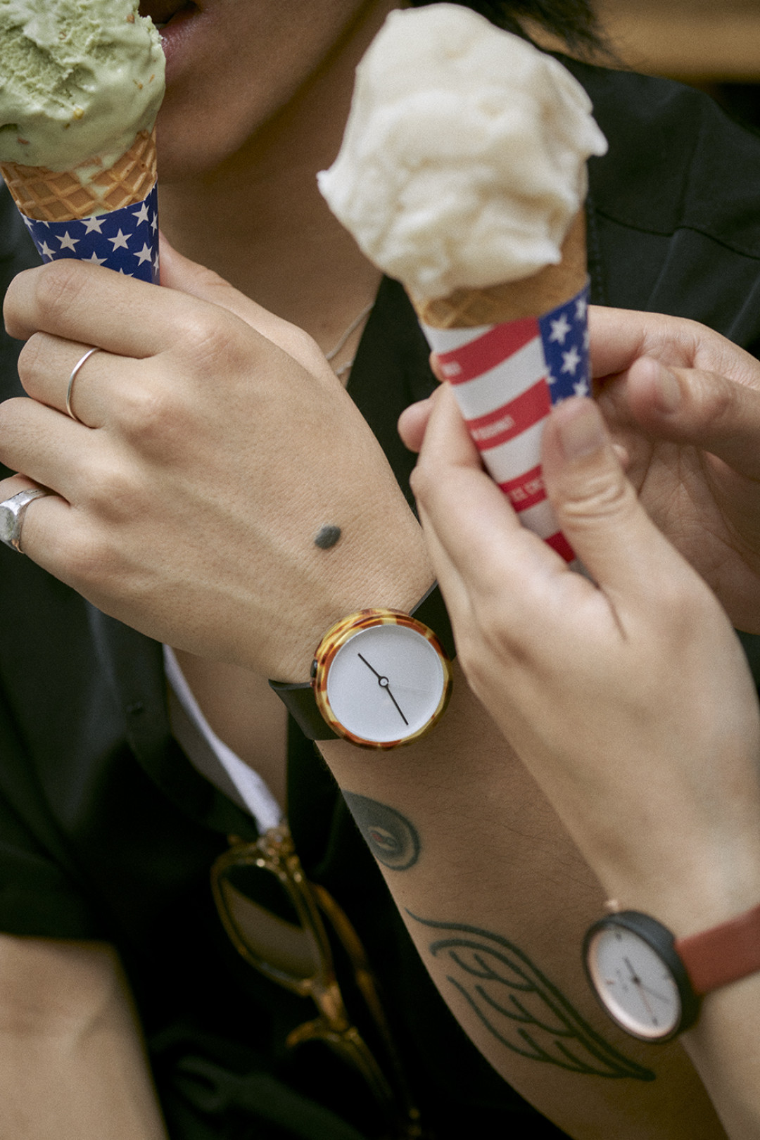 HºM'S" WatchStoreで出会った、二人の未来を刻む腕時計