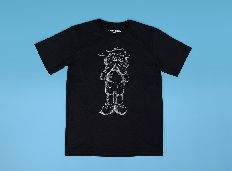 「KAWS:HOLIDAY JAPAN Tシャツ」スケッチ：ブラック（M＆L 各5,500円）